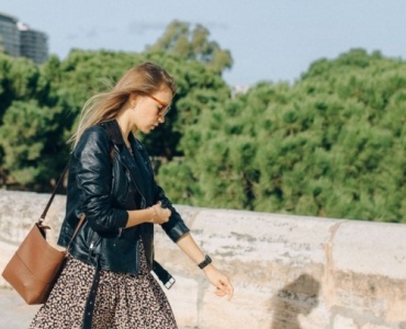 Cosa Indossare a una Festa Informale: Idee di Outfit per Brillare Senza Sforzo