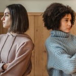Sorelle in Guerra o Alleate per la Vita? Come Trasformare i Conflitti in Complicità