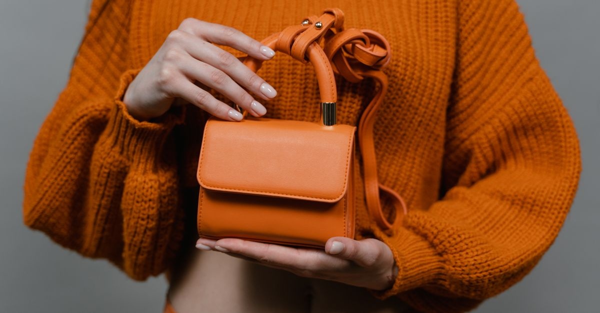 Piccola ma d’Effetto: la Borsa Perfetta per la Tua Cerimonia