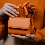 Piccola ma d’Effetto: la Borsa Perfetta per la Tua Cerimonia