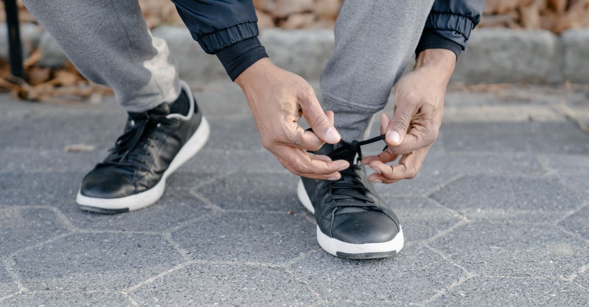 Sneakers nere: idee outfit irresistibili per ogni occasione