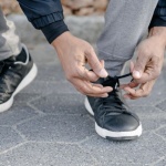 Sneakers nere: idee outfit irresistibili per ogni occasione