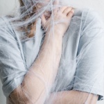 Perché l’ansia peggiora la sera? Le cause più comuni (e cosa puoi fare)