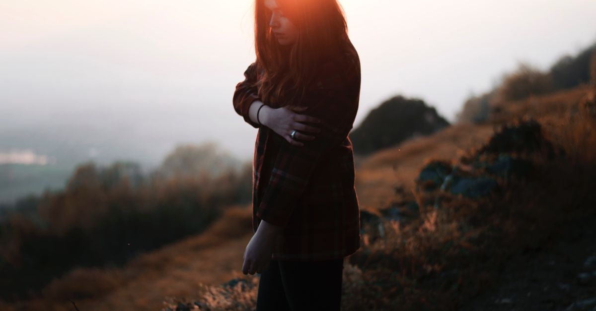 Quando il cuore si sente solo: le vere cause della solitudine emotiva e come riconoscerle