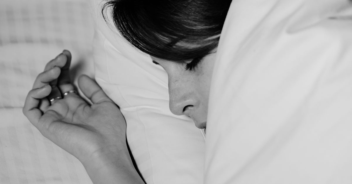 Notti Insonni e Mente in Allarme: Strategie Dolci per Ritrovare il Sonno