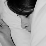 Notti Insonni e Mente in Allarme: Strategie Dolci per Ritrovare il Sonno
