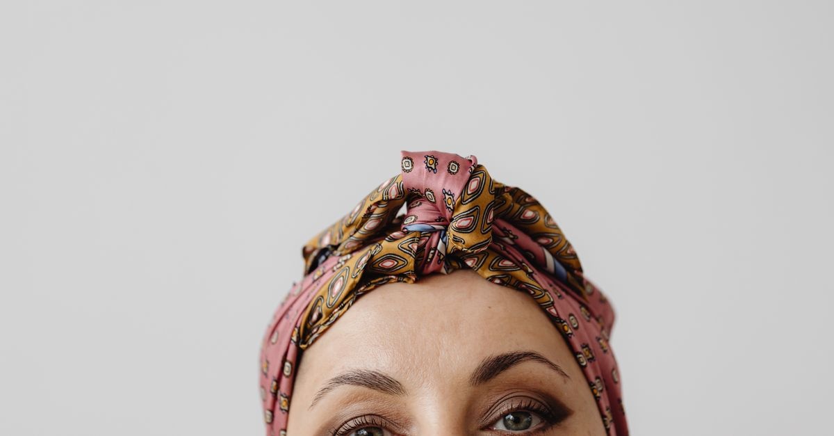 Foulard tra i capelli: 10 idee chic per trasformare ogni look in un attimo