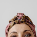 Foulard tra i capelli: 10 idee chic per trasformare ogni look in un attimo